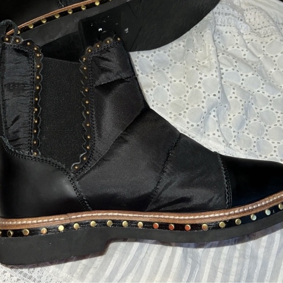 Free People Atlas Puffer Chelsea Black Booties Size 38.5 - Picture 11 of 13